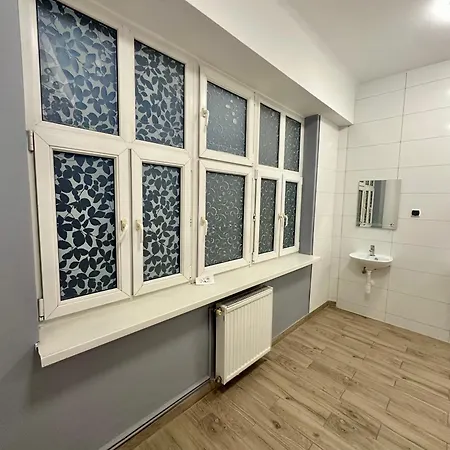 Hostel J17 *