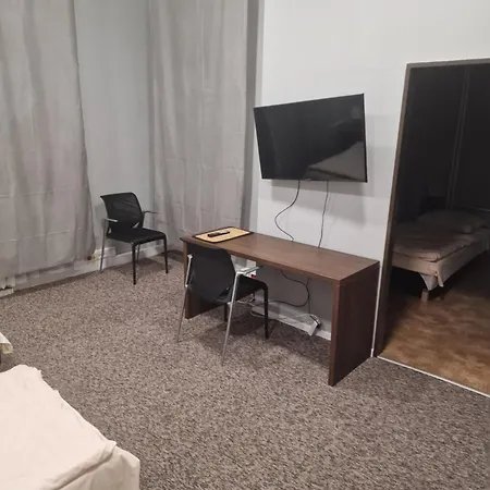 Hostel J17 *