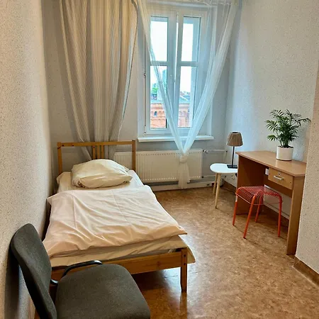 Hostel J17 *